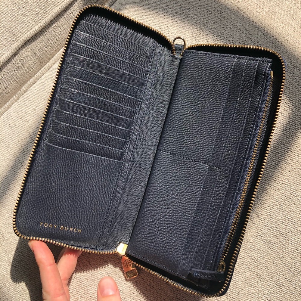 Tory Burch Robinson Zip Wallet